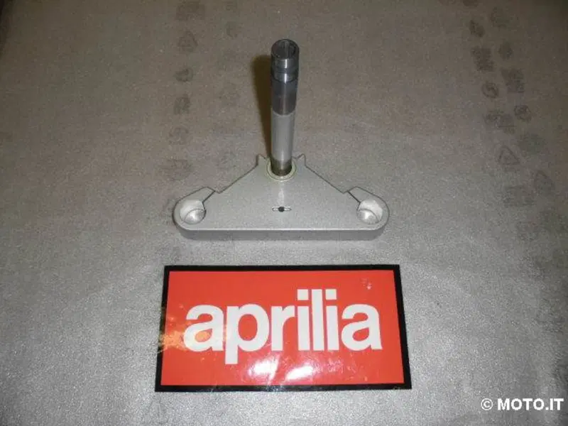 PIASTRA FORCELLA INFERIORE CLASSIC 50 Aprilia PIASTRA FORCELLA CLASSIC 50