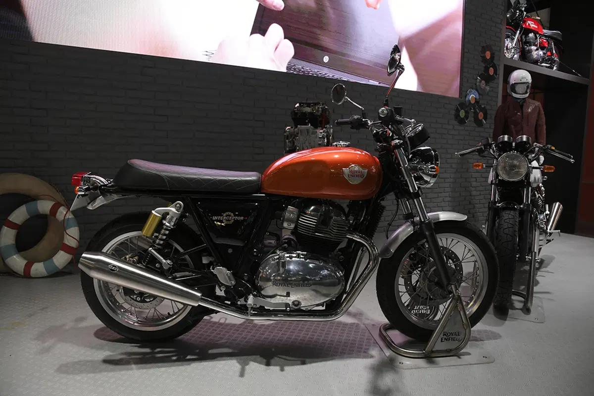 EICMA 2017. Royal Enfield Interceptor INT 650 - Continental GT 650 (8)