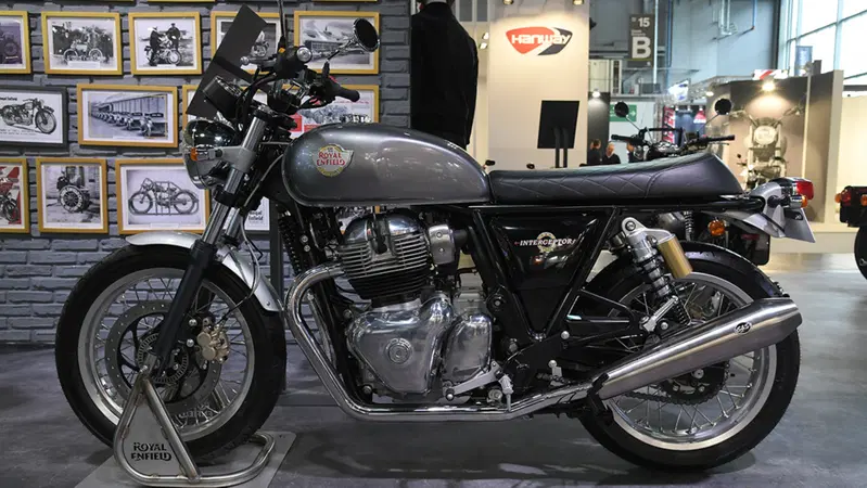 EICMA 2017. Royal Enfield Interceptor INT 650 - Continental GT 650