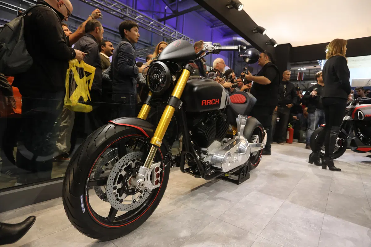 EICMA 2017. Keanu Reeves: "Faccio moto da guidare" (3)