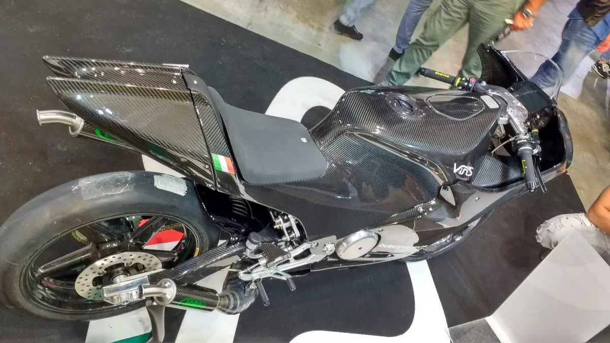 Vins Duecinquanta: foto e dettagli dell’estrema 2t italiana (20)