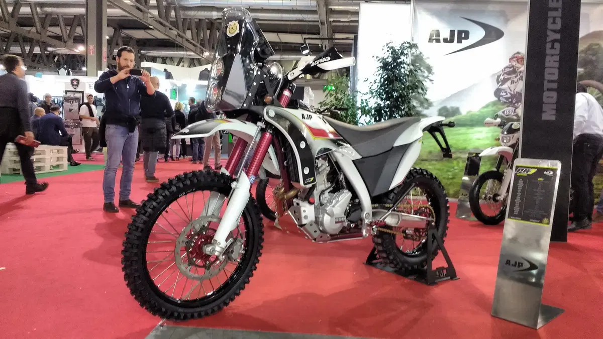 AJP a EICMA 2017 con la PR7 Extreme [VIDEO] (8)