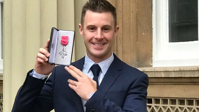 Rea riceve dai reali inglesi il "Most Excellent Order"