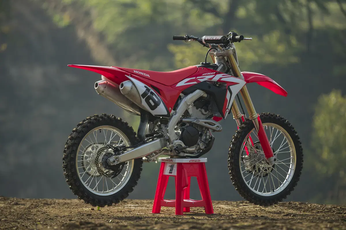 Honda CRF250R 2018 TEST: allungo da holeshot (15)