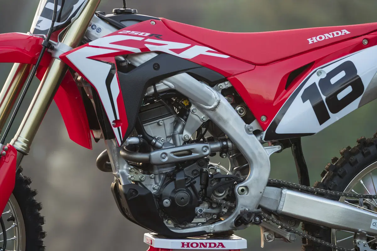 Honda CRF250R 2018 TEST: allungo da holeshot (20)