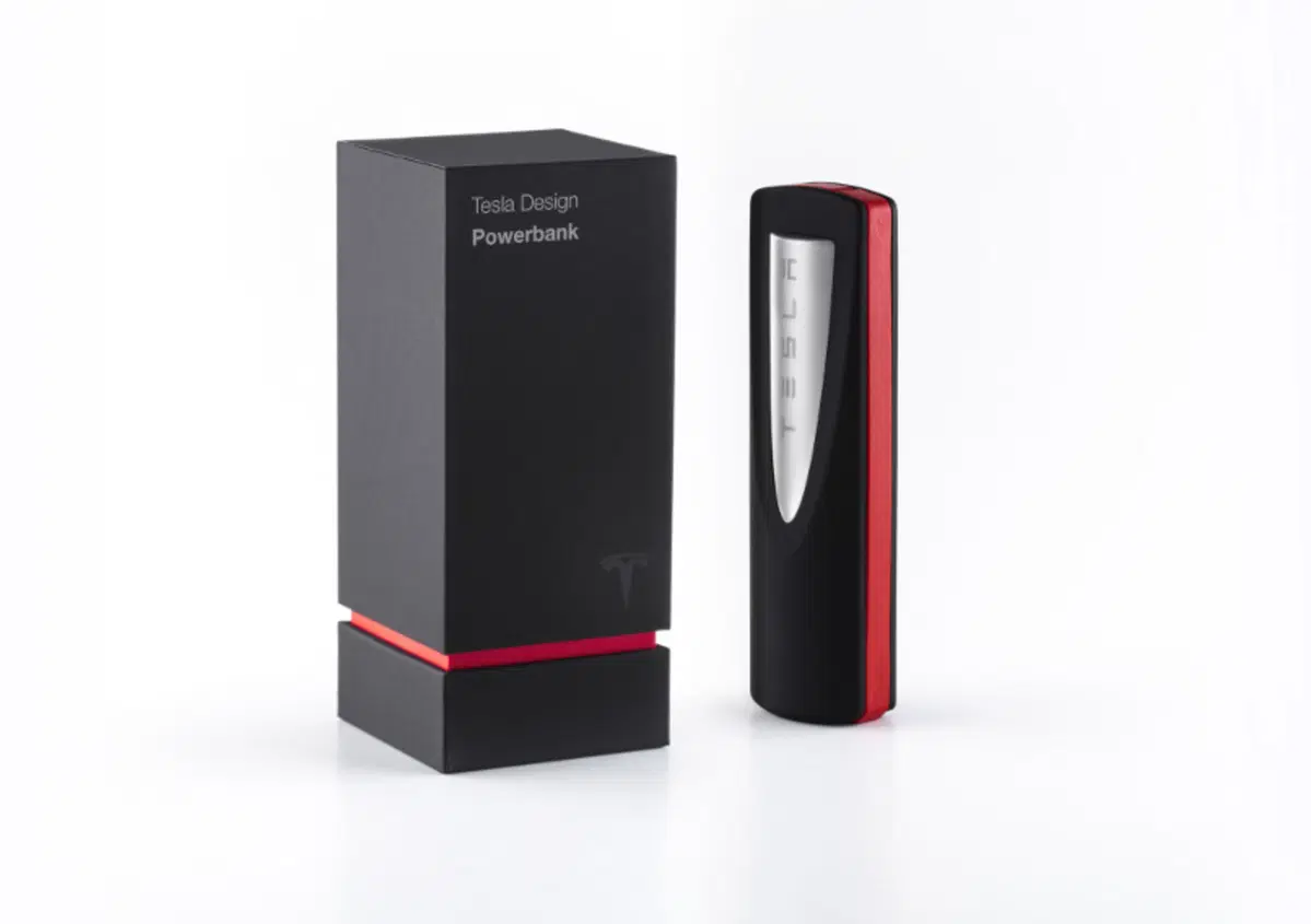 Tesla, una batteria portatile esterna per smartphone