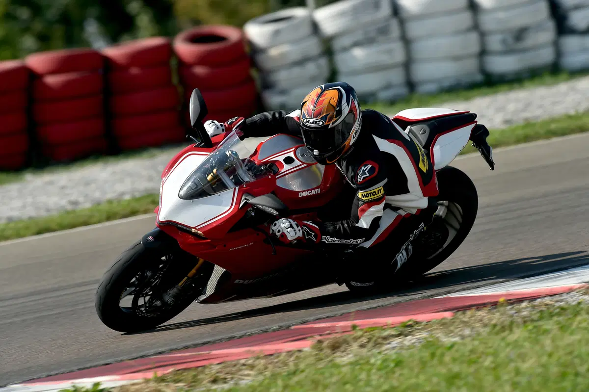 Ducati Panigale R (2)