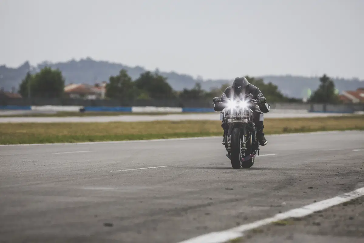 Yamaha XJR 1300 Big Bad Wolf El Solitario (2)