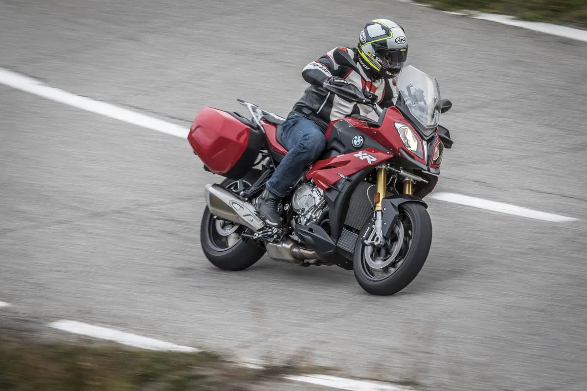 BMW S1000XR 2017 TEST: più cv, meno vibrazioni (3)