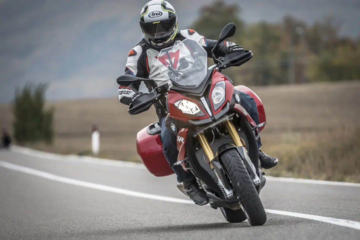 BMW S1000XR 2017 TEST: più cv, meno vibrazioni (5)
