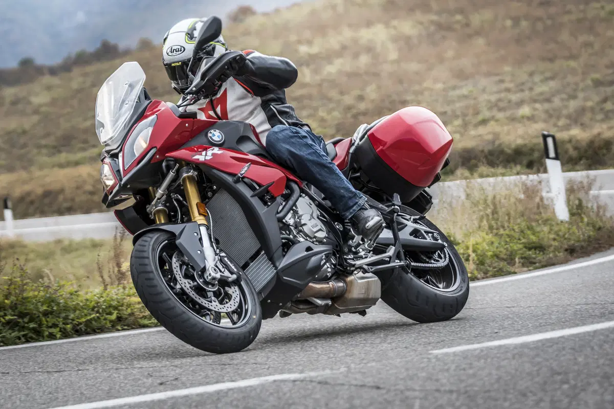 BMW S1000XR 2017 TEST: più cv, meno vibrazioni (2)
