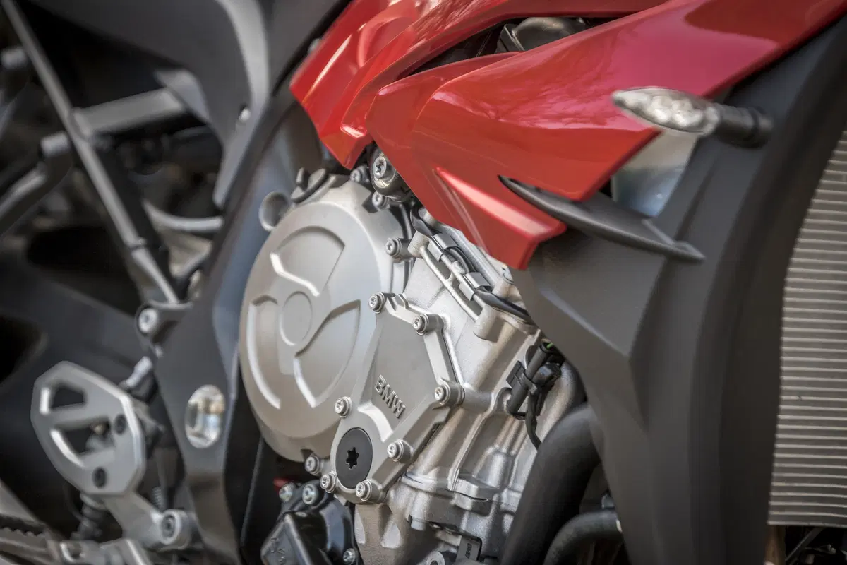 BMW S1000XR 2017 TEST: più cv, meno vibrazioni (17)