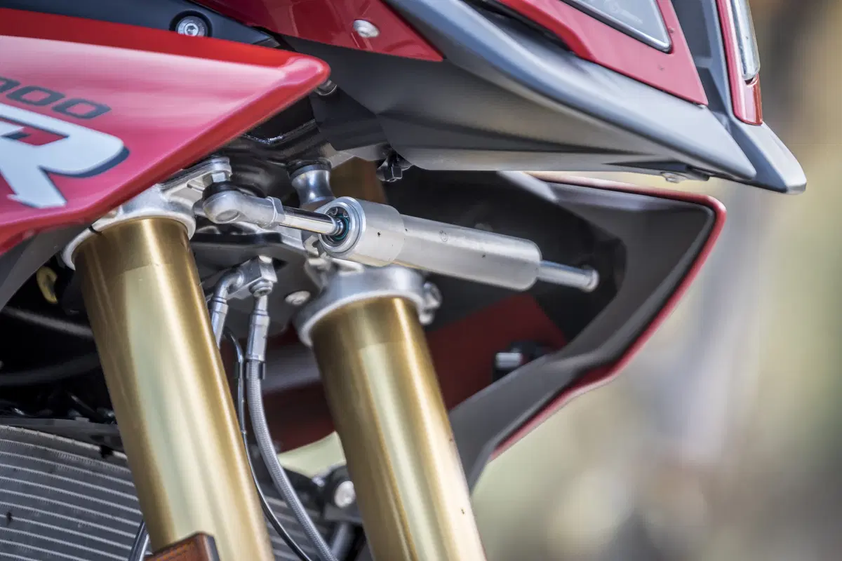 BMW S1000XR 2017 TEST: più cv, meno vibrazioni (19)