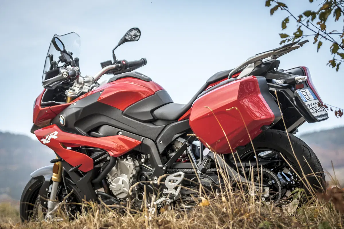 BMW S1000XR 2017 TEST: più cv, meno vibrazioni (7)