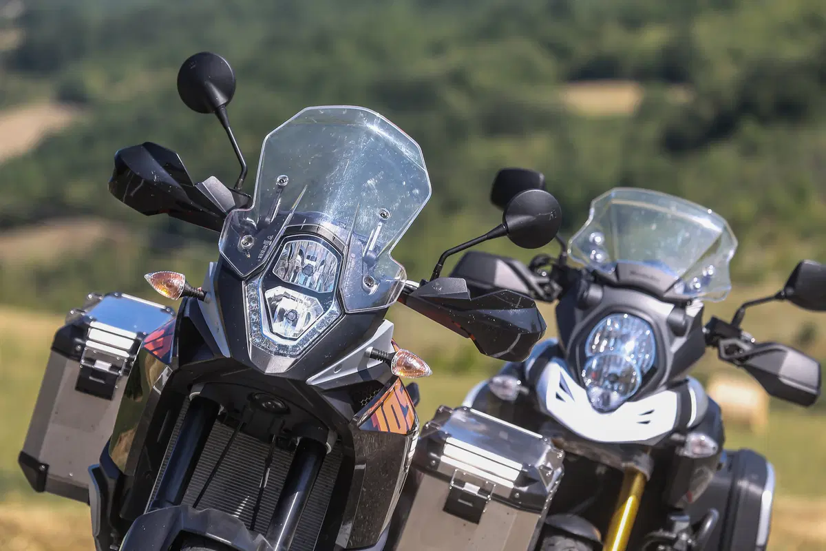 KTM 1050 Adventure vs Suzuki V-Strom 1000 (3)