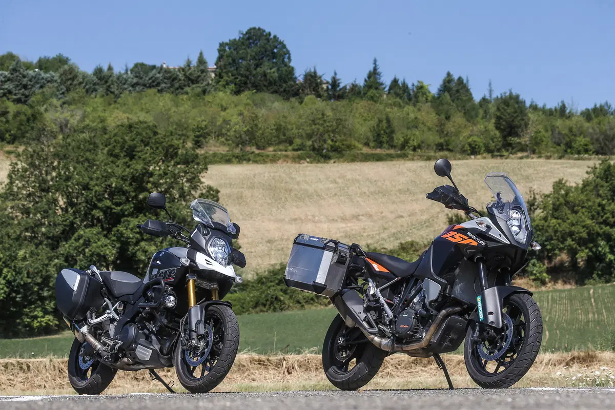 KTM 1050 Adventure vs Suzuki V-Strom 1000 (4)