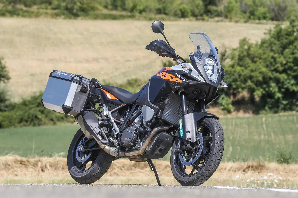 KTM 1050 Adventure vs Suzuki V-Strom 1000 (8)