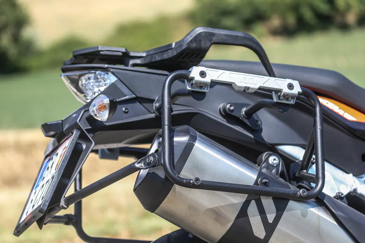 KTM 1050 Adventure vs Suzuki V-Strom 1000 (13)