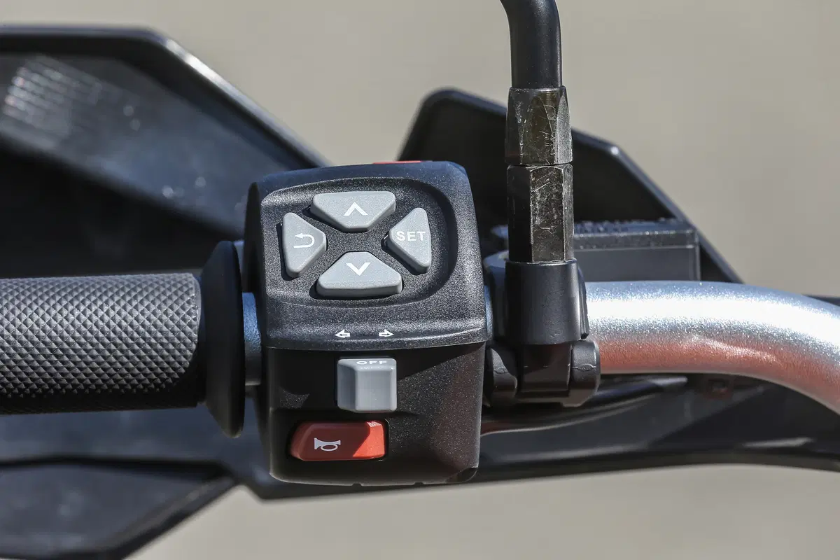 KTM 1050 Adventure vs Suzuki V-Strom 1000 (15)