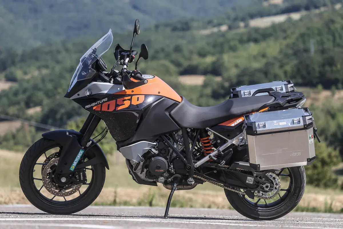 KTM 1050 Adventure vs Suzuki V-Strom 1000 (10)