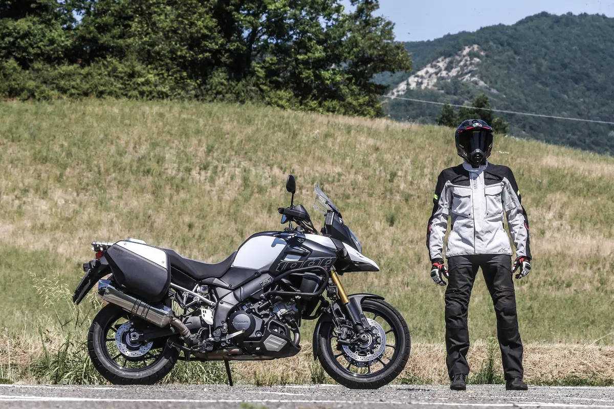 KTM 1050 Adventure vs Suzuki V-Strom 1000 (16)