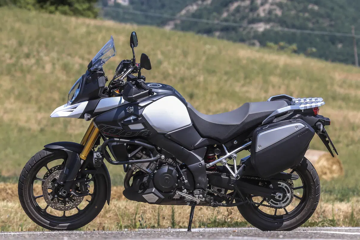 KTM 1050 Adventure vs Suzuki V-Strom 1000 (17)