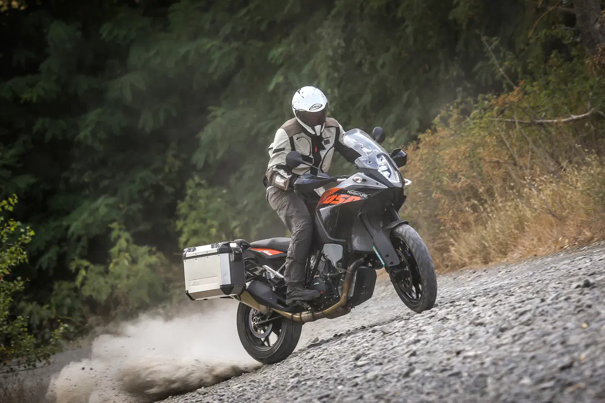 KTM 1050 Adventure vs Suzuki V-Strom 1000