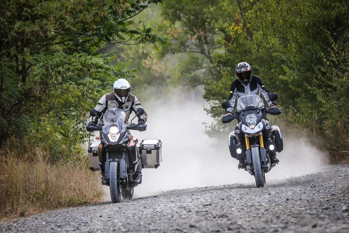 KTM 1050 Adventure vs Suzuki V-Strom 1000 (3)