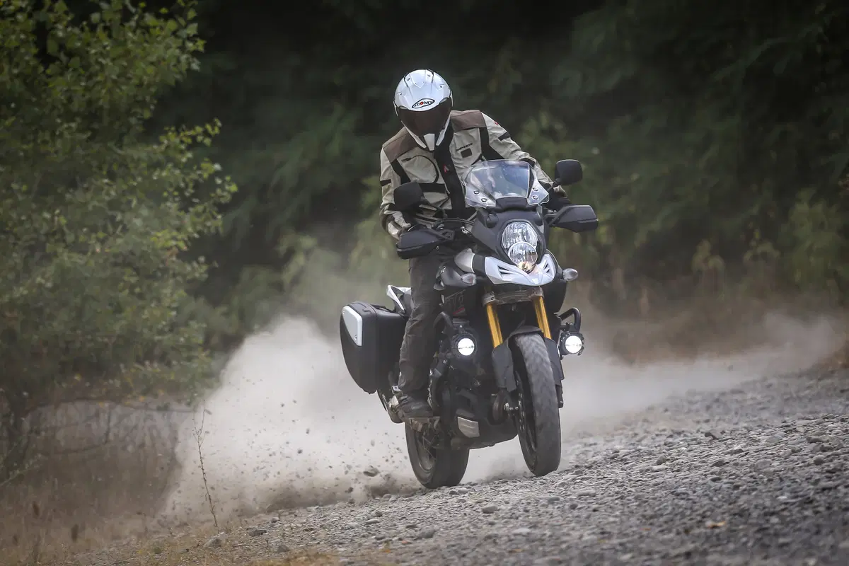 KTM 1050 Adventure vs Suzuki V-Strom 1000 (2)