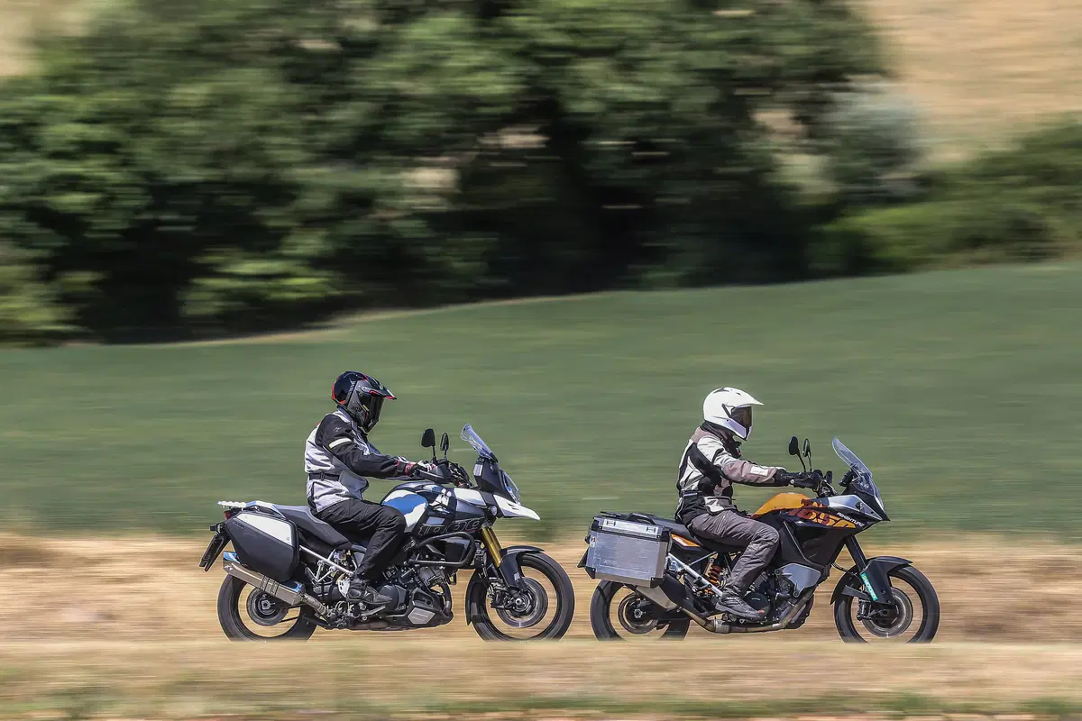 KTM 1050 Adventure vs Suzuki V-Strom 1000 (29)