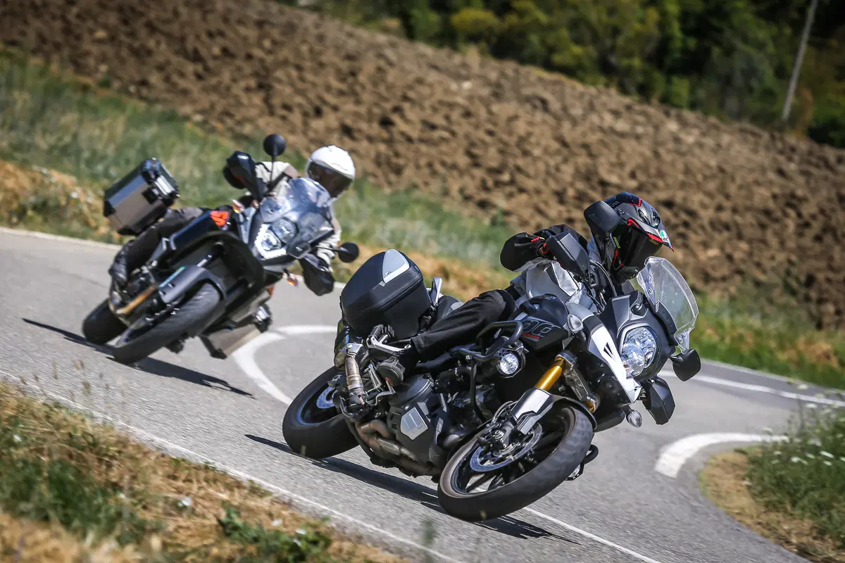 KTM 1050 Adventure vs Suzuki V-Strom 1000 (28)
