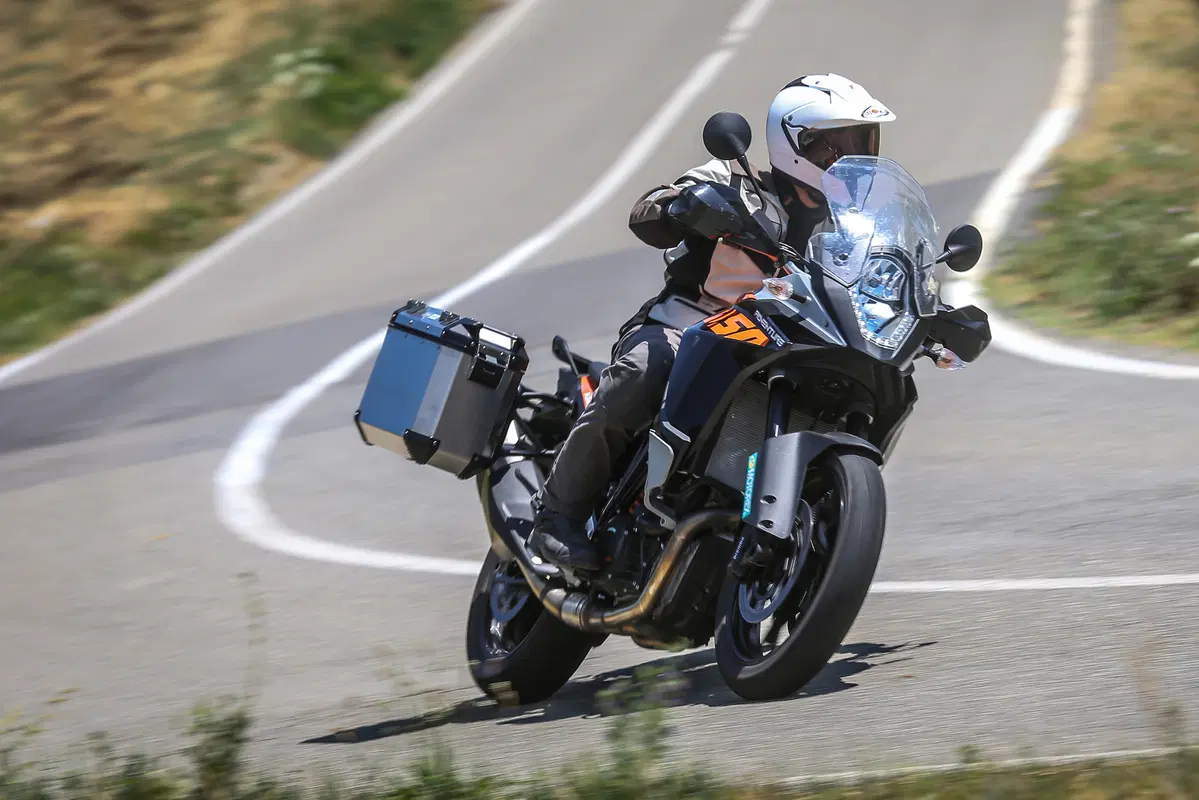 KTM 1050 Adventure vs Suzuki V-Strom 1000 (43)