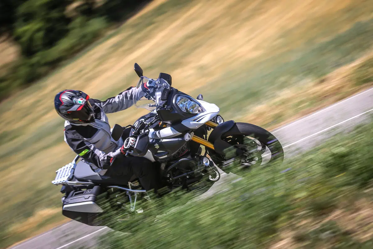 KTM 1050 Adventure vs Suzuki V-Strom 1000 (45)