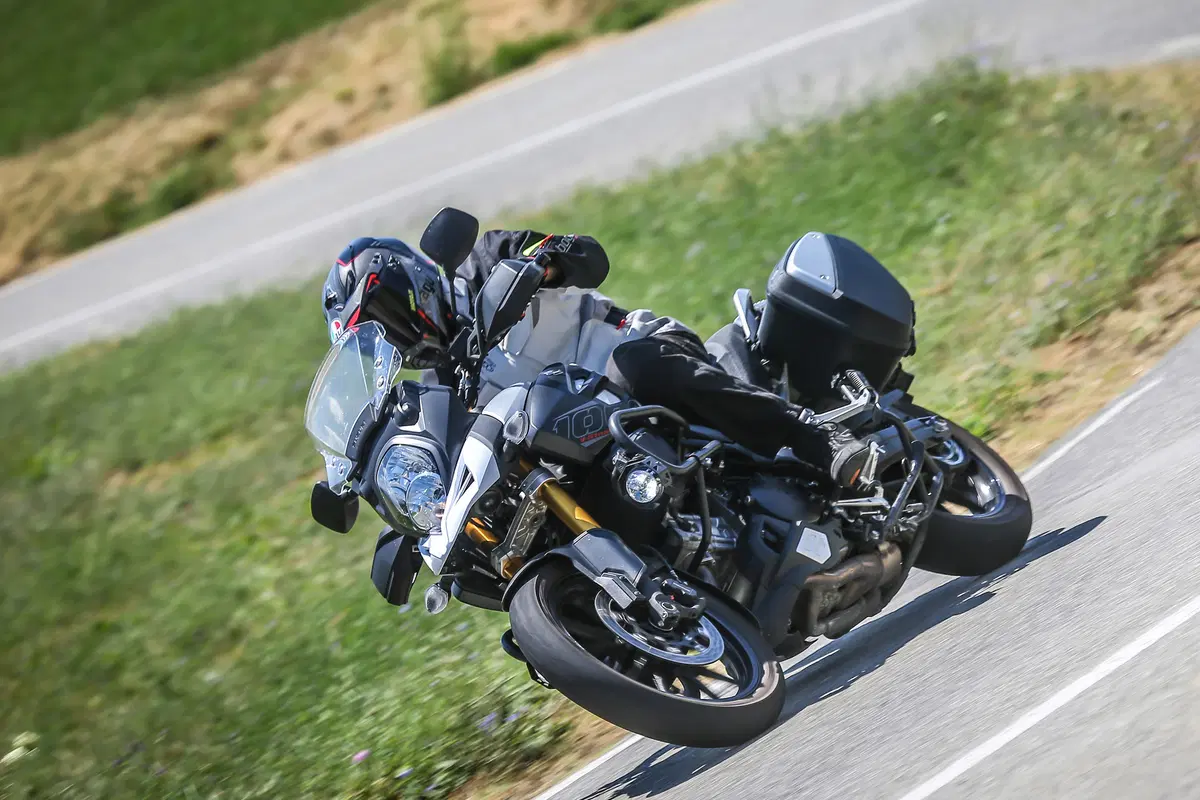 KTM 1050 Adventure vs Suzuki V-Strom 1000 (47)