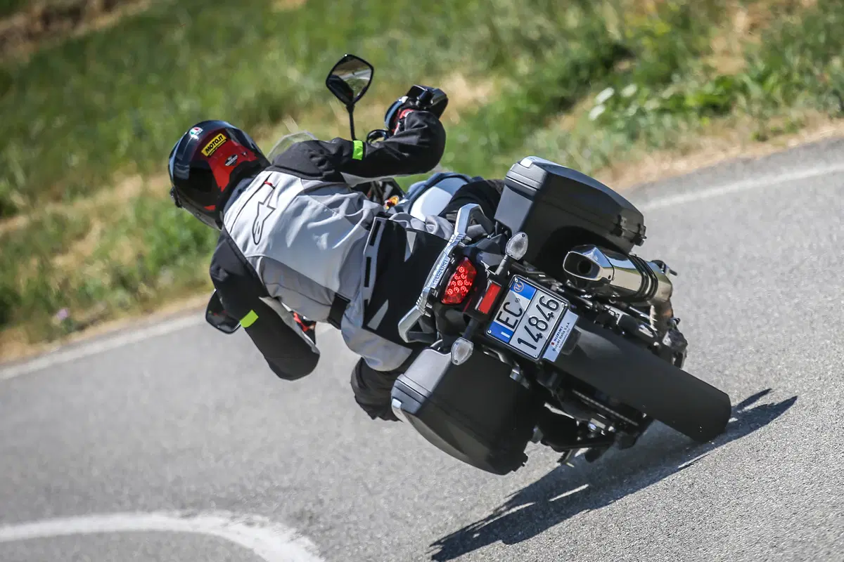 KTM 1050 Adventure vs Suzuki V-Strom 1000 (49)