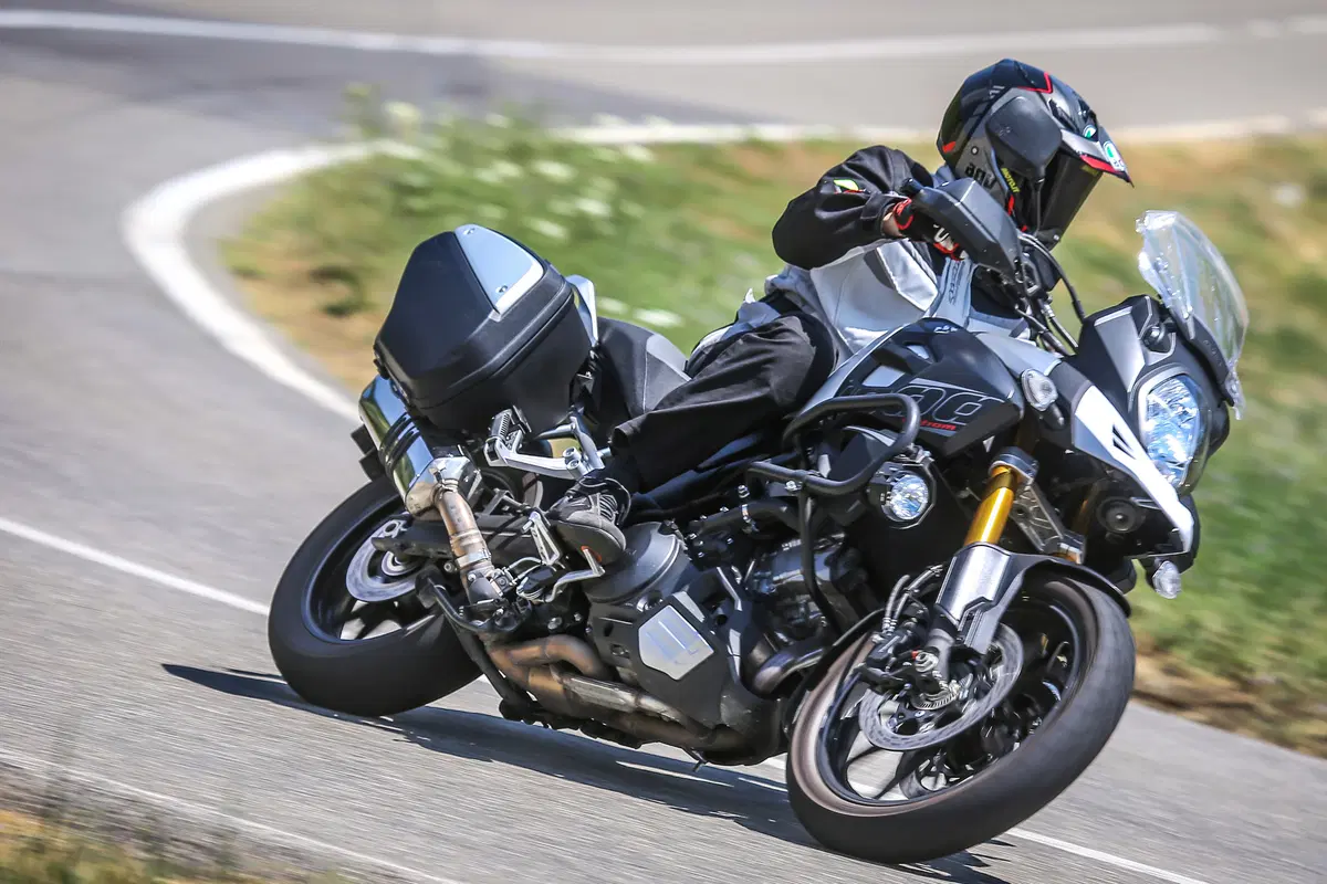 KTM 1050 Adventure vs Suzuki V-Strom 1000 (44)