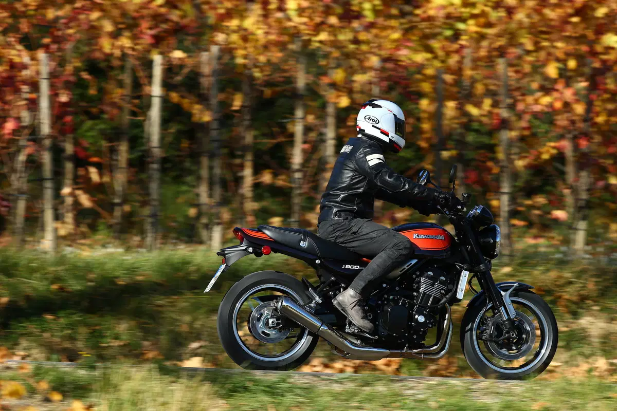 Kawasaki Z900RS: Retrò ma non troppo (2)