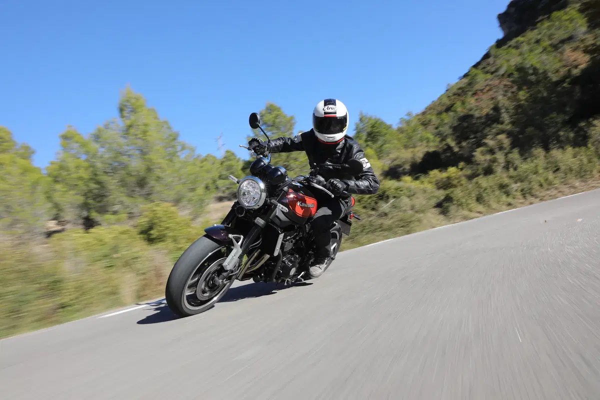 Kawasaki Z900RS: Retrò ma non troppo (3)