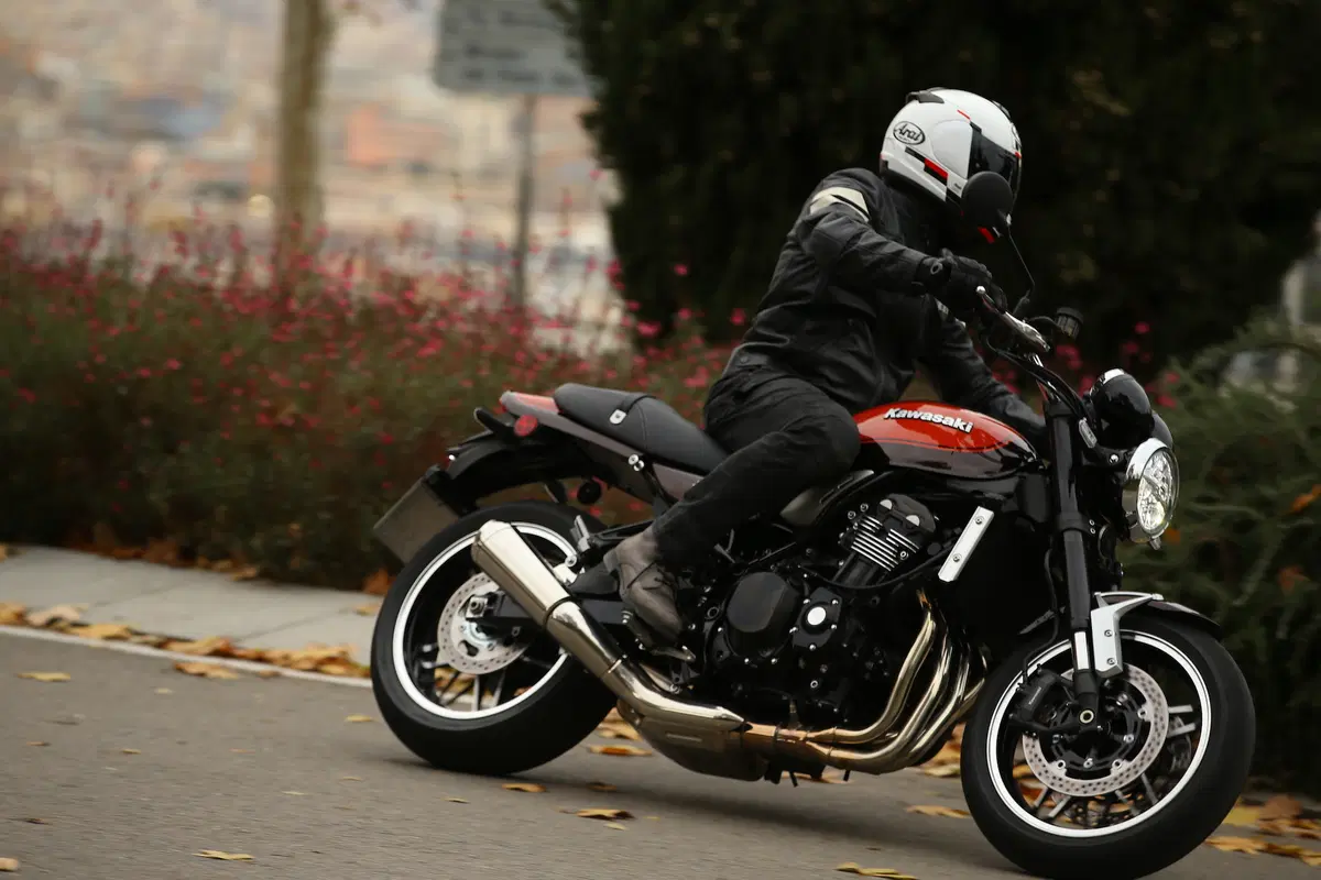 Kawasaki Z900RS: Retrò ma non troppo (4)