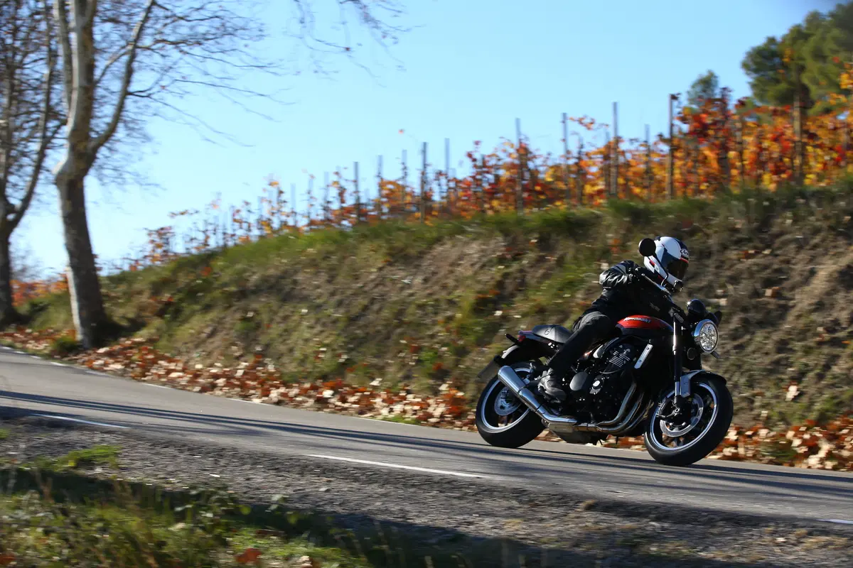 Kawasaki Z900RS: Retrò ma non troppo (6)