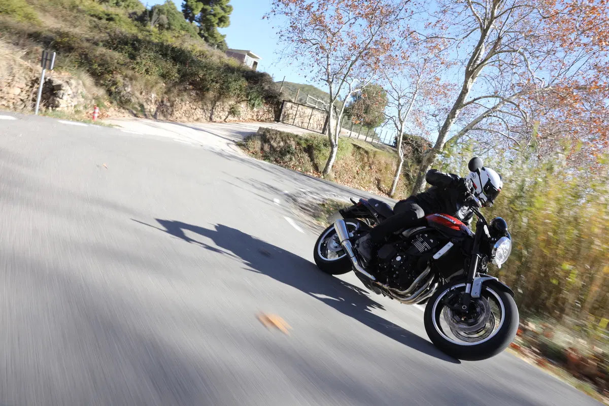 Kawasaki Z900RS: Retrò ma non troppo (7)