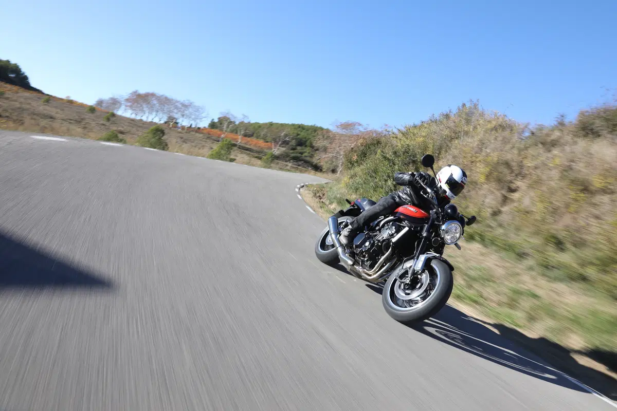 Kawasaki Z900RS: Retrò ma non troppo (10)