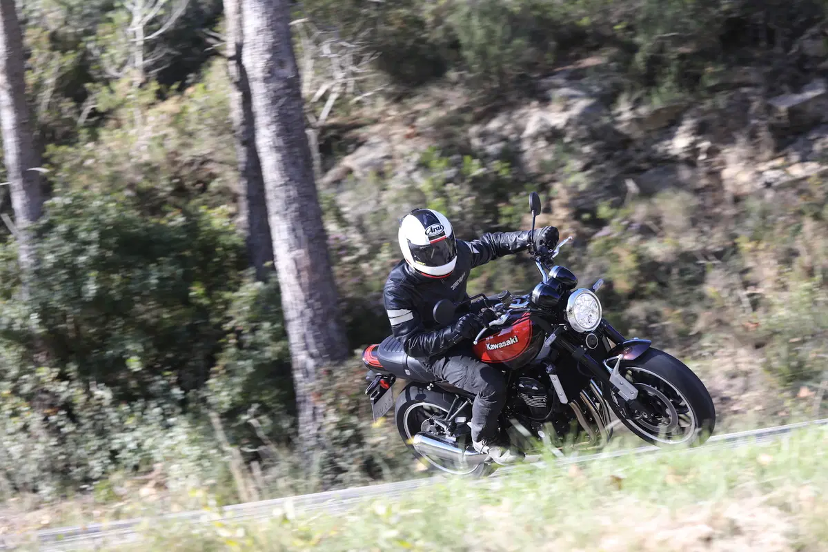Kawasaki Z900RS: Retrò ma non troppo (13)