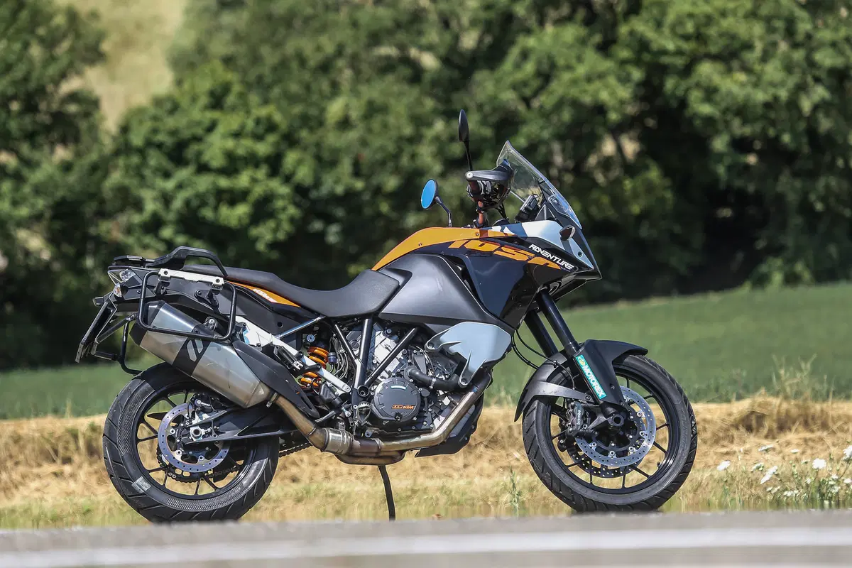 KTM 1050 Adventure vs Suzuki V-Strom 1000 (3)