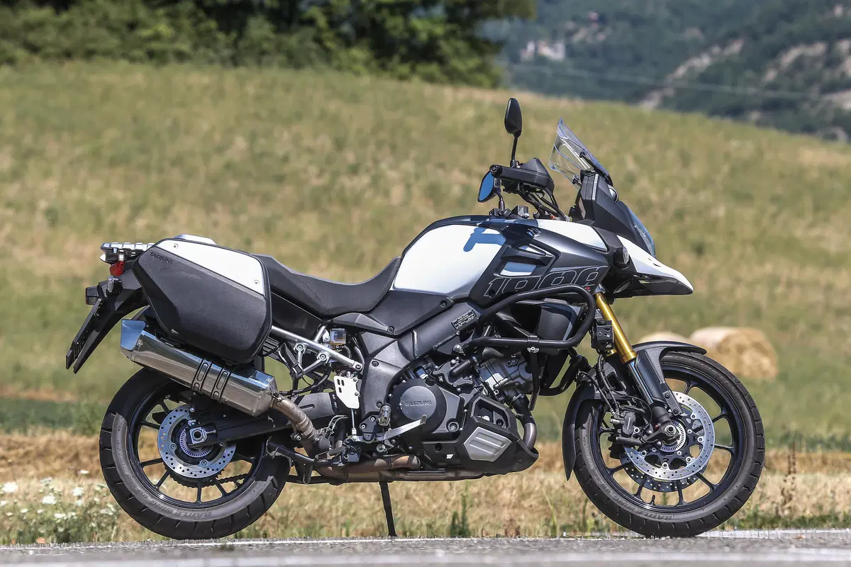 KTM 1050 Adventure vs Suzuki V-Strom 1000