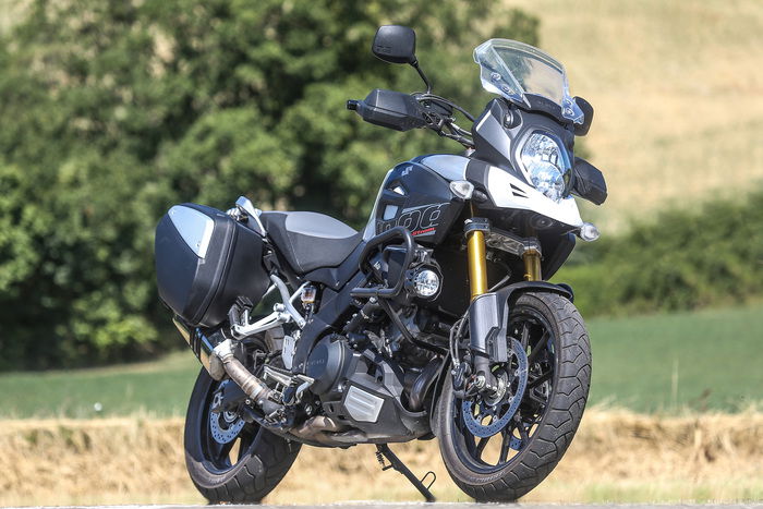 La V-Strom in prova ha lo scarico Yoshimura omologato per l'uso stradale  