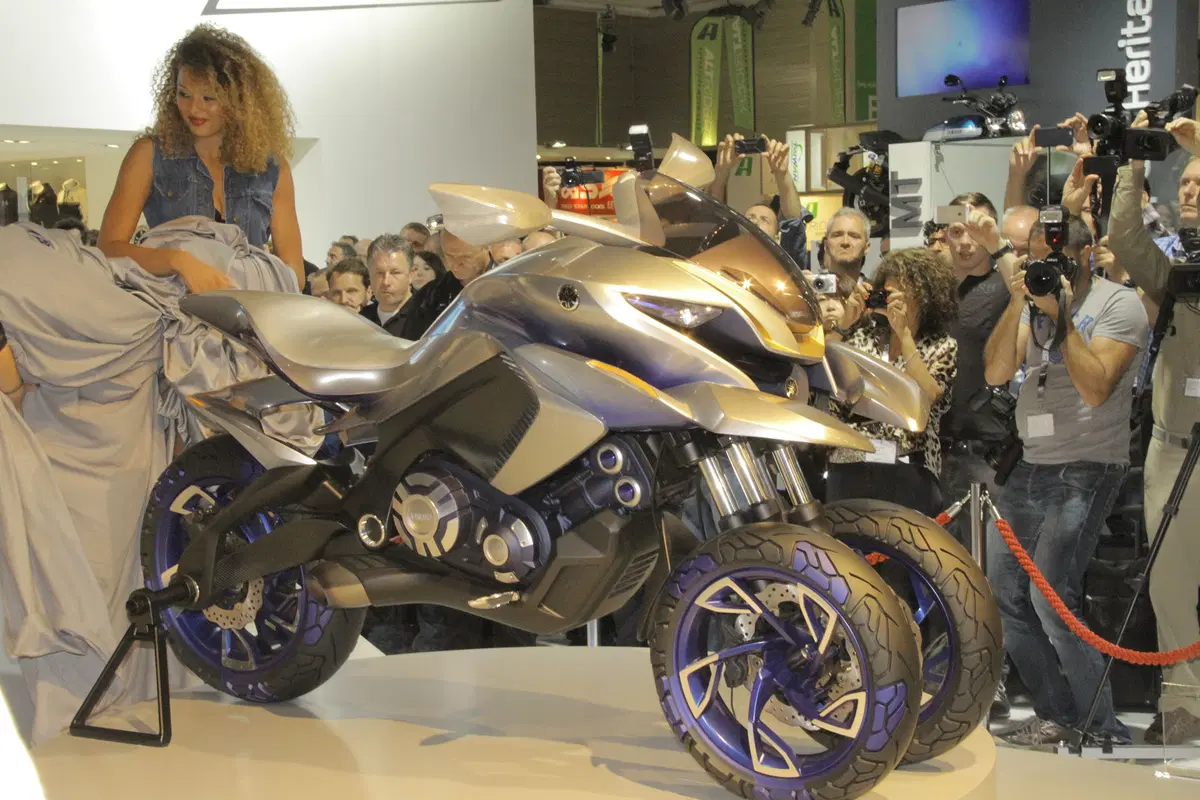 Yamaha LMW, la moto a tre ruote (10)