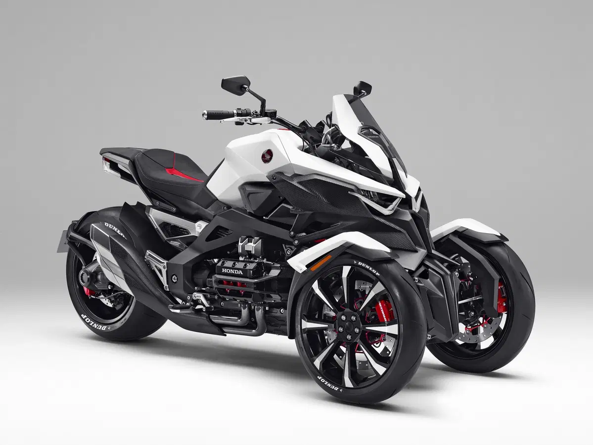 Yamaha LMW, la moto a tre ruote (16)
