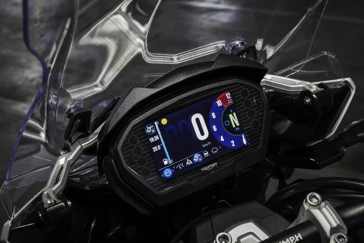 Triumph Tiger 1200 XC e XR 2018 TEST: dotazione elettronica super (10)