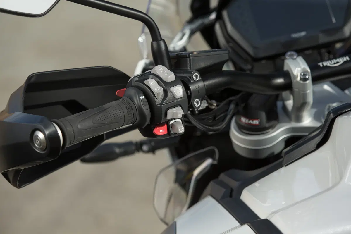 Triumph Tiger 1200 XC e XR 2018 TEST: dotazione elettronica super (17)